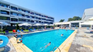 Hotel Holiday Blue cu piscină Neptun Olimp